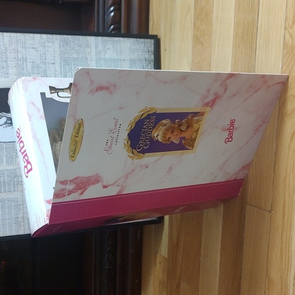 Grecian Goddess Barbie - Picture 10 of 12